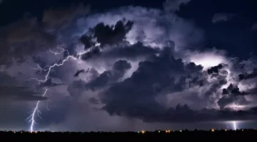 عاصفة جوية شاملة تضرب 9 مناطق بالمملكة تسبب ثلوجًا وصواعق حتى منتصف الليل 1